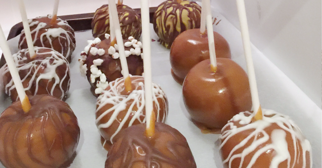 Chocolate drizzle caramel apples