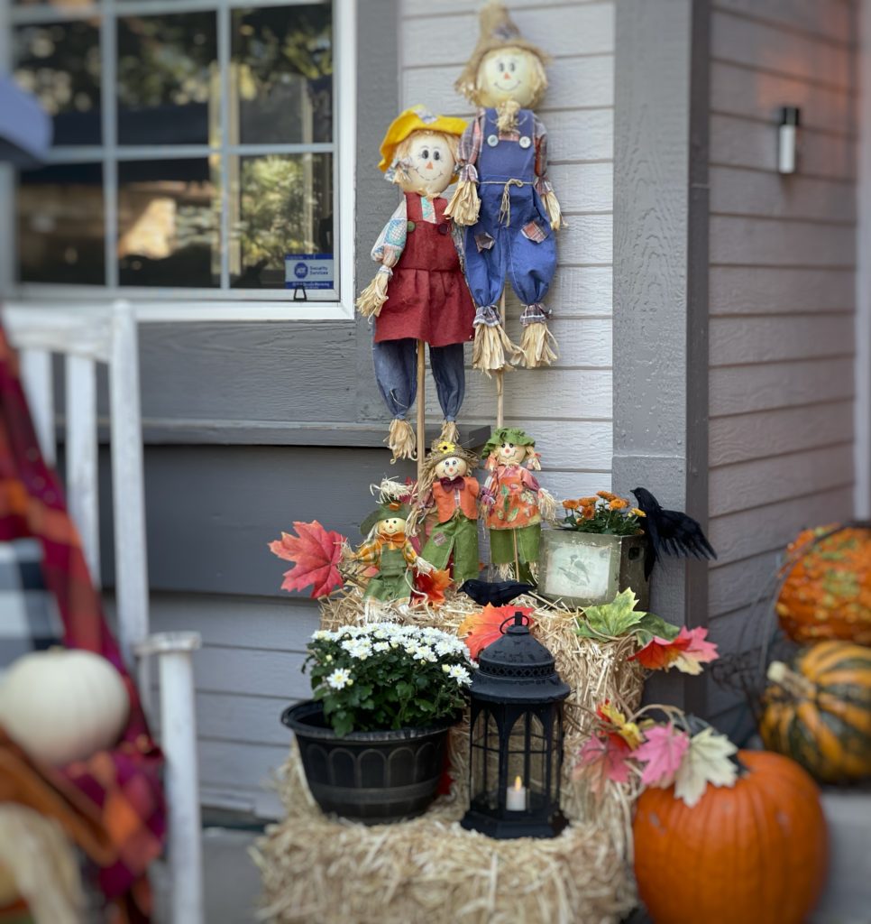 Hay bales and scarecrow DIY fall decoration